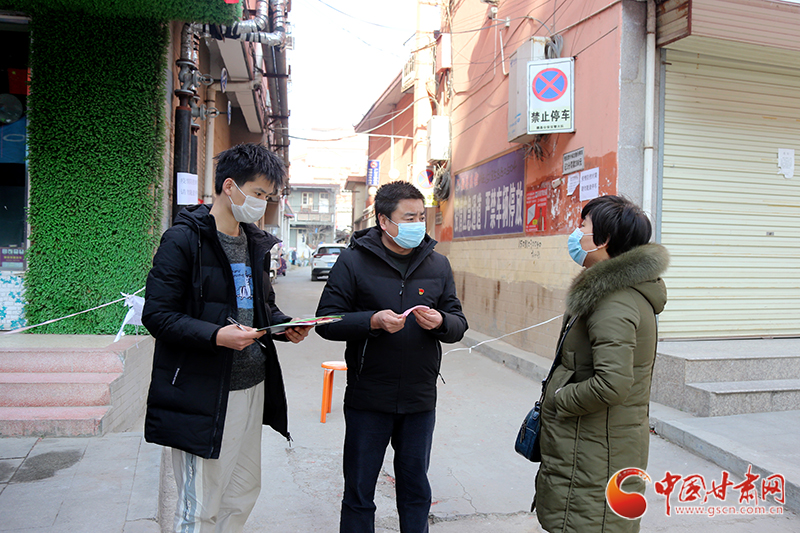 【甘肅全民戰(zhàn)“疫”】馬海霞：帶病堅(jiān)守抗疫一線的社區(qū)女書(shū)記（圖）