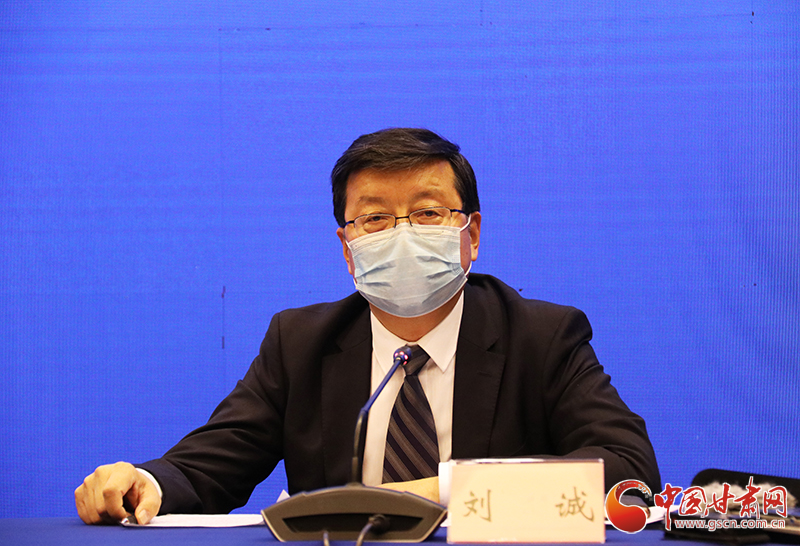 甘肅省人社廳：落實(shí)落細(xì)“四個(gè)確?！贝胧?實(shí)現(xiàn)貧困人口基本養(yǎng)老保險(xiǎn)全覆蓋（圖）