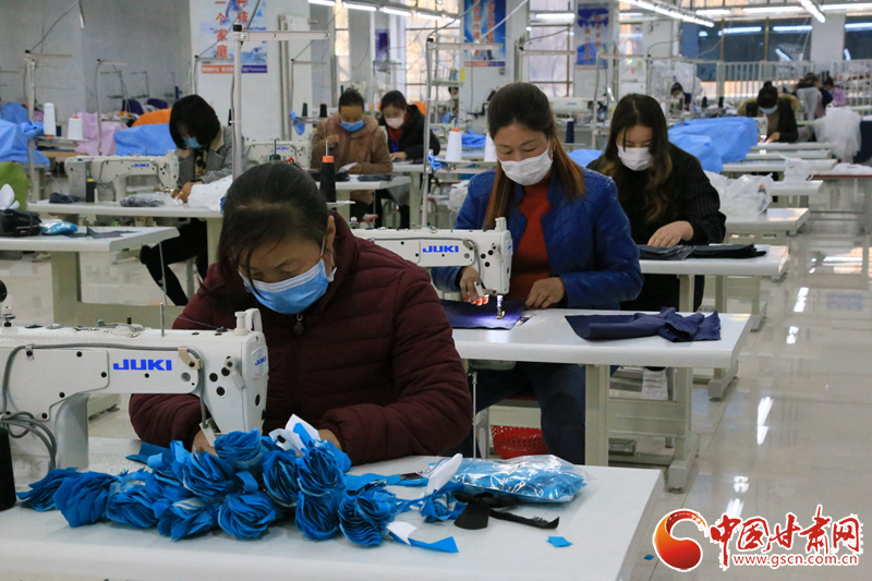 【甘肅省決戰(zhàn)決勝脫貧攻堅(jiān)】山海情深 積石山扶貧車(chē)間托起群眾致富夢(mèng)