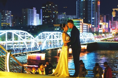 昨夜，中山橋夜景燈光更漂亮了