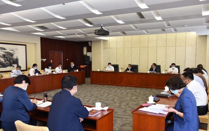 【兩會(huì)快訊】甘肅代表團(tuán)分組審議全國(guó)人大常委會(huì)工作報(bào)告，林鐸參加第一小組會(huì)議并發(fā)言