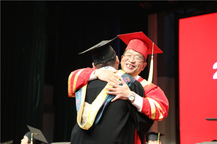 17分鐘14次掌聲！隴東學院院長辛剛國這樣深情寄語畢業(yè)生