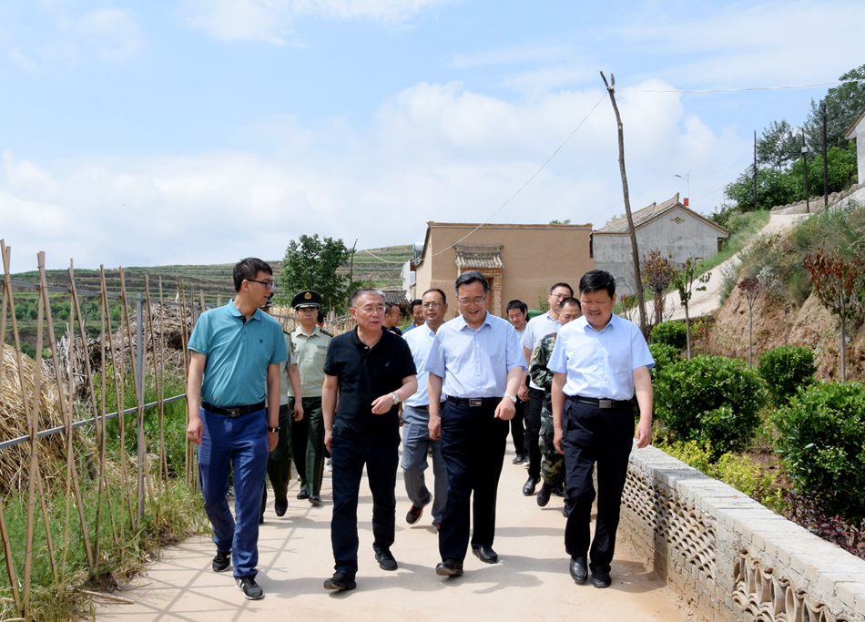 王銳深入麥積區(qū)、甘谷縣掛牌督戰(zhàn)村調(diào)研指導脫貧攻堅工作