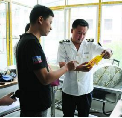 蘭州市場監(jiān)管局綜合行政執(zhí)法隊(duì)開展學(xué)校、托幼機(jī)構(gòu)食品安全專項(xiàng)檢查