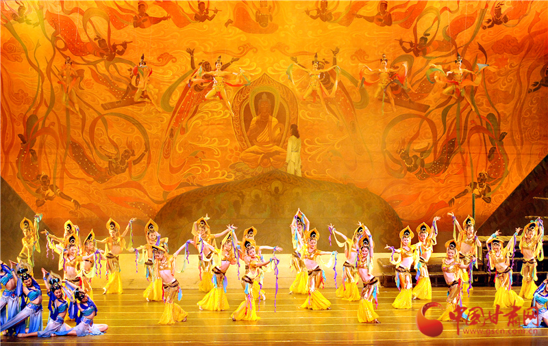 8月8日晚，《絲路花雨》《大夢敦煌》首次同臺(tái)亮相蘭州