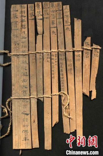 圖為藏于敦煌博物館內(nèi)的漢代簡牘。敦煌市委宣傳部供圖