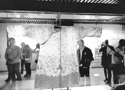 甘肅文化丨嘉慶所賜，被當(dāng)戲服 永登博物館九龍黃袍的前世今生