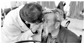 致敬時代楷?！瓣P愛八步沙林場大漠治沙人眼健康公益行動”啟動