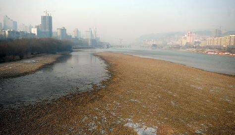 市民：黃河水位大降會(huì)不會(huì)影響供水？ 水務(wù)部門(mén)：枯水期流量偏小屬于正?，F(xiàn)象