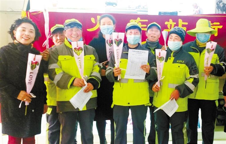 【三八特別報(bào)道】慰問(wèn)一線(xiàn)女職工和環(huán)衛(wèi)工人