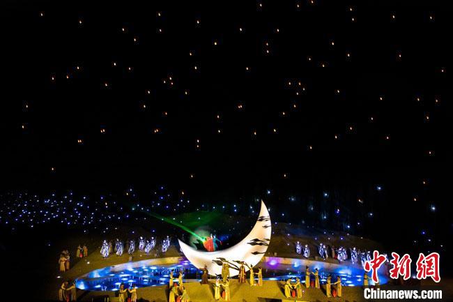 圖為大型沙漠實(shí)景演出《敦煌盛典》演出劇照。(資料圖) 敦煌市委宣傳部供圖