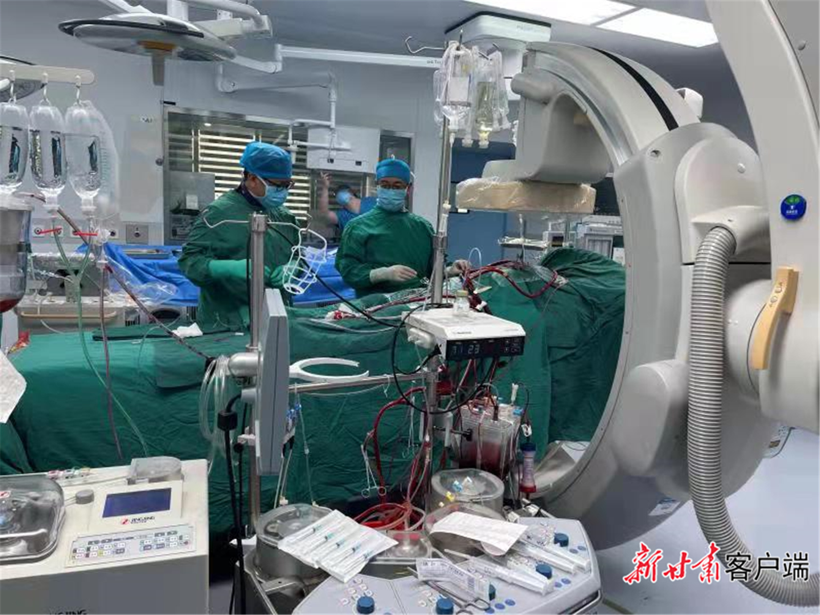 填補省內空白，蘭大一院連續(xù)完成“一站式”雜交手術