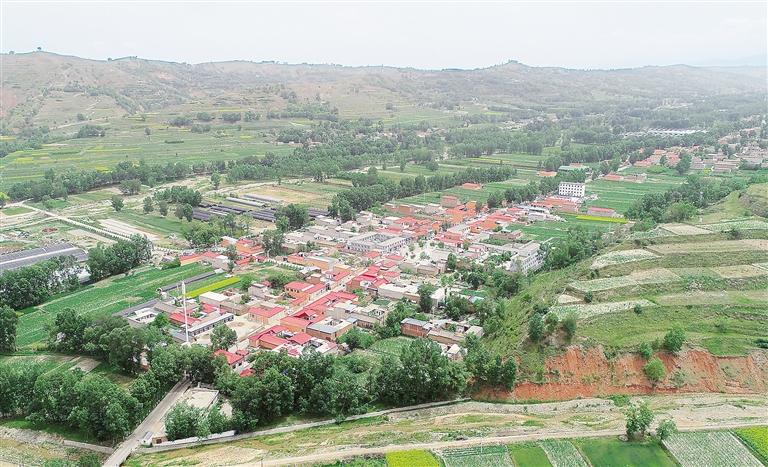 臨夏州積石山縣投資380余萬元在關(guān)家川鄉(xiāng)何家村實施了風貌改造項目