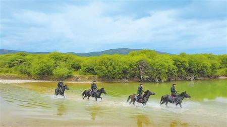 草原騎警，牧民心中的親人——記瑪曲縣公安局草原騎警大隊(duì)
