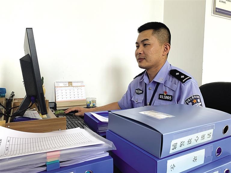 “身為黨員，就應(yīng)該第一個(gè)往前沖”