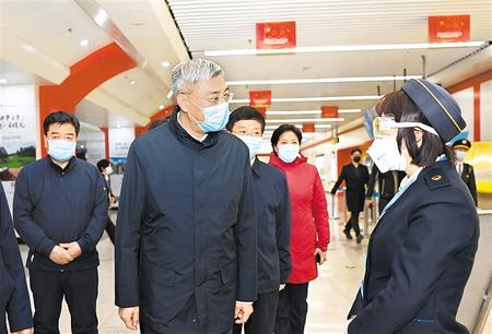 尹弘在蘭州調(diào)研指導疫情防控工作時強調(diào) 精準有效從嚴從細落實防控措施 堅決守護人民群眾生命安全身體健康