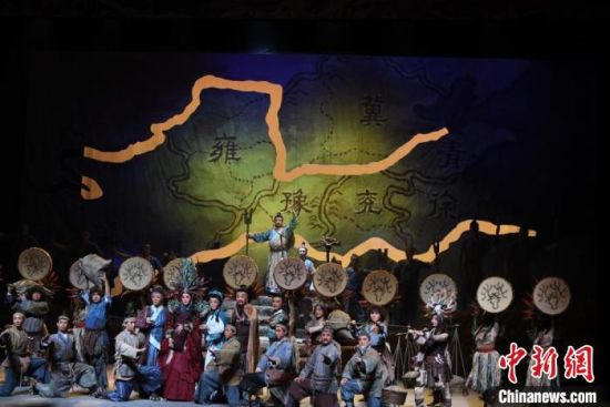 作為隴劇“梅花”，雷通霞在《大禹治水》中甘當“綠葉”，該劇推出后，反響十分熱烈。(資料圖) 楊艷敏 攝