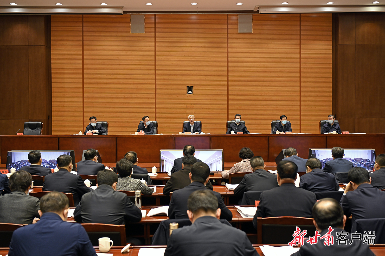 尹弘在省委農(nóng)村工作領(lǐng)導(dǎo)小組會(huì)議上強(qiáng)調(diào)：以深厚為民情懷鞏固拓展脫貧攻堅(jiān)成果，用高度負(fù)責(zé)精神扎實(shí)做好備考迎評(píng)工作