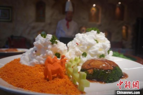 圖為敦煌菜代表菜肴展示?！【琶赖┰?攝