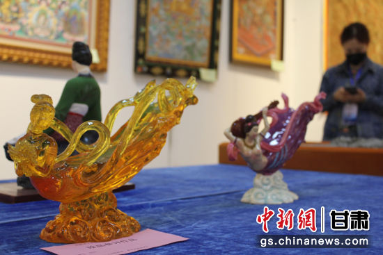 圖為敦煌飛天造型的作品。徐雪 攝