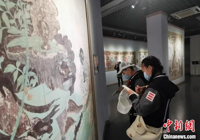 圖為學生參觀敦煌藝術館。(資料圖) 蘭州大學附屬學校供圖