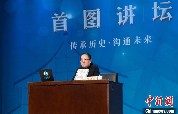 敦煌研究院文化弘揚部講解科科長韓文君?！『衔乃嚦霭嫔绻﹫D