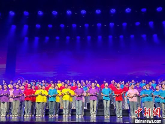 5月28日晚，“詩意甘肅·絲路長風(fēng)三千里”——月出涼州·武威詩會在甘肅省武威市漢唐天馬城舉行。楊娜 攝