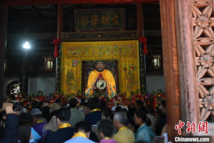 6月21日，2024(甲辰)年公祭中華人文始祖伏羲大典在甘肅天水舉行，來自海峽兩岸及港澳地區(qū)約500人現(xiàn)場共祭中華人文始祖伏羲。中新社記者 李亞龍 攝