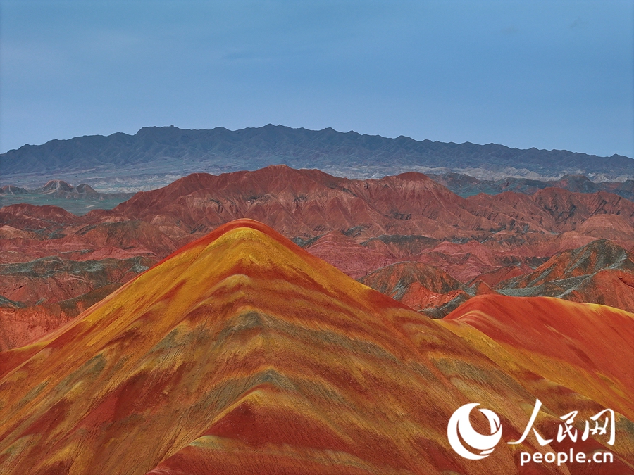 雨后的七彩丹霞，顏色格外艷麗。人民網(wǎng)記者 李根攝