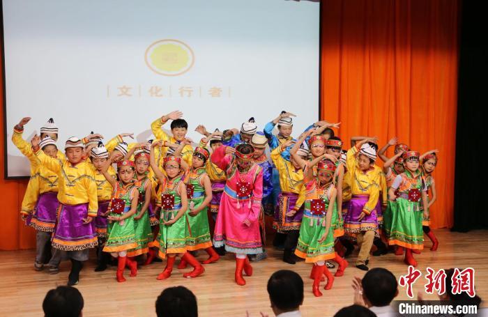 圖為蘭州大學(xué)文化行者團(tuán)隊(duì)走進(jìn)民族社區(qū)，開展系列活動(dòng)。(資料圖)蘭州大學(xué)供圖